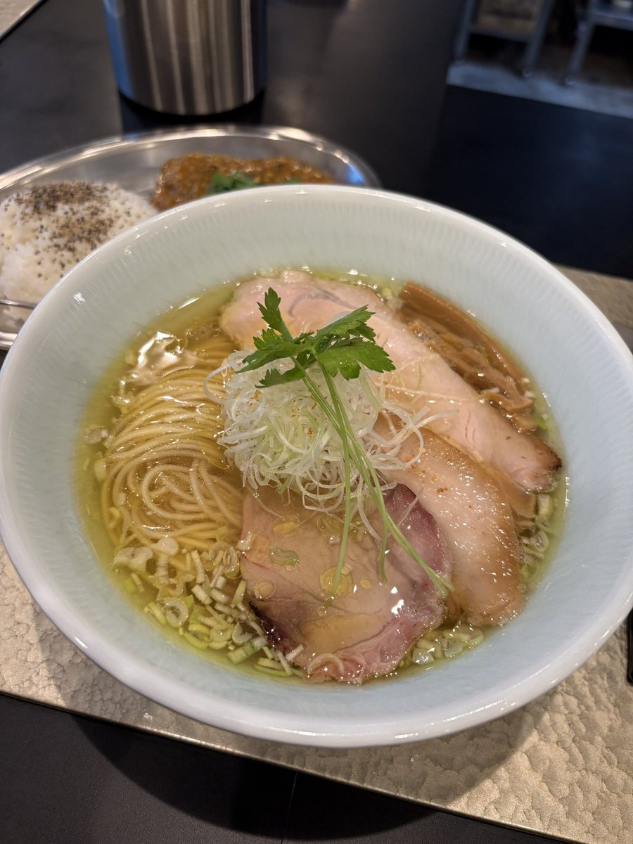 sakura5133's tweet photo. 麺屋さすけ@掛川市
地鶏塩
日替り丼

大雨来る前に夜すけ🌀

積極的に塩いっちゃいます🌟

綺麗です。食欲そそります☺️

基本のメニューで突き抜ける旨さが
あることはすごく大事な事🫶

ご馳走様でした🫡

#麺屋さすけ https://t.co/44pBnpBNzs