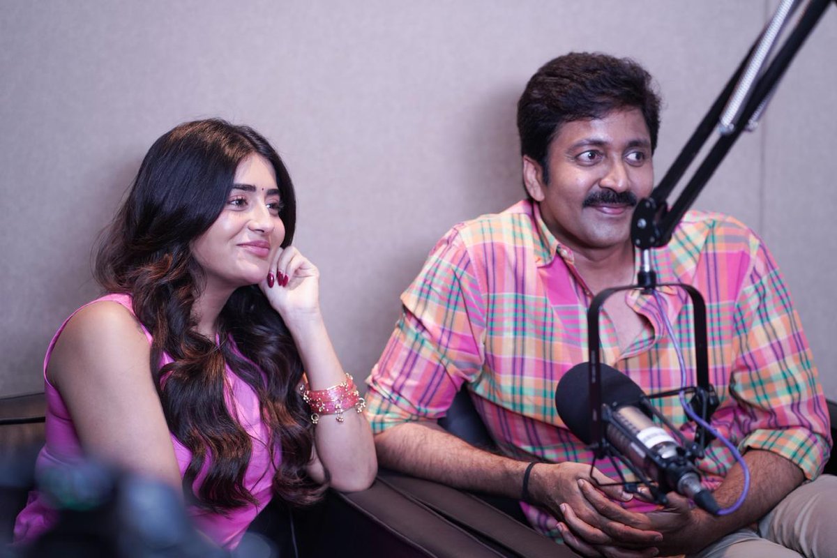 vaddecreations's tweet photo. 🎶 Some melodies are heard. Some are felt. ❤️

A melody that stays in your heart, carrying the soul, and magic of his evergreen tunes.

#Nuvvekada from #TransferTrimurthulu was launched at #RedFM. ❤️🎙️

✨ Full Lyrical Video Out Now on @k_music_telugu

https://t.co/YqTJhG0ZC7

✨ Starring @VaddeNaveen & @RashiReal_
🎬 Written & Directed by @MeeKamalTeja
🎵 Music by @kalyannayak_ofl

@vaddenaveen @RashiReal_  @MeeKamalTeja @kalyannayak_ofl @vamsikaka

#NuvveKada #TransferTrimurthulu #VaddeNaveen #RashiSingh #KMusic