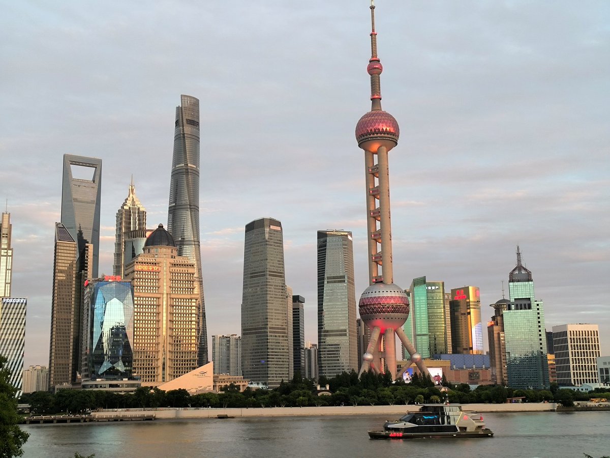 VSpasov2's tweet photo. Today marks 10 years of sister-city relations between #Sofia and #Shanghai 🇧🇬🤝🇨🇳 To celebrate, our Consulate General has published a special feature on our official WeChat account (in Bulgarian and Chinese). Check it out here: 
https://t.co/LrX4uvSS1o https://t.co/eQ6gJ3QVzj