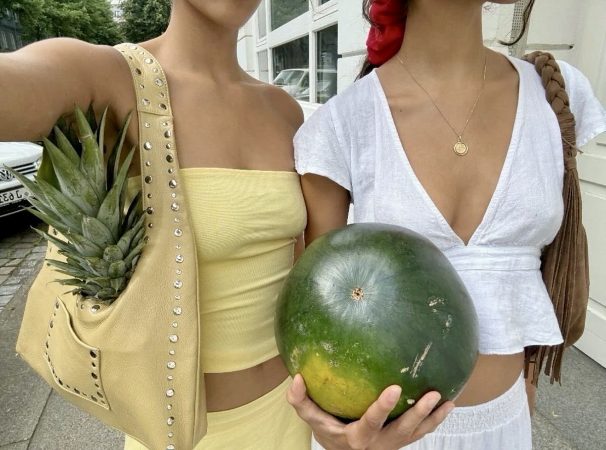 lassybees's tweet photo. fruit shopping https://t.co/QzJPSWulLc