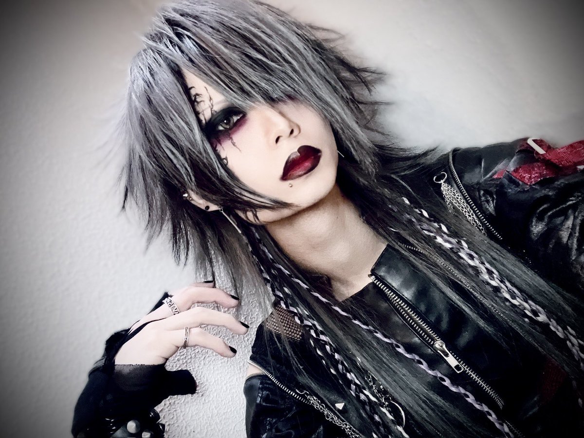 Eve_DLESS's tweet photo. 1 year https://t.co/ZXNbkxx5Hb