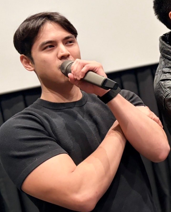 _supremojp's tweet photo. Kung si Girlie galit na galit ang kanyang dibdib. Si Emilio galit na galit naman ang kanyang biceps 💪 😭🤣

#EmilioDaez #TayoSaWakas https://t.co/SvqPXQOzrx