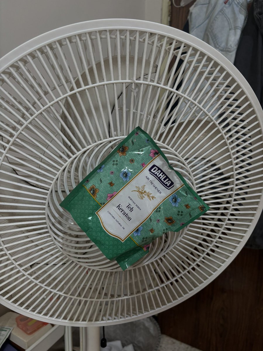 grlyzz's tweet photo. wts kipas mitochiba masi baru jarang dipake karena seringnya make ac, dijual karena mau pindahan, masi lengkap semua 
dom sby #zonauang #preloved #prelovedsby https://t.co/0dmm3rIU7G
