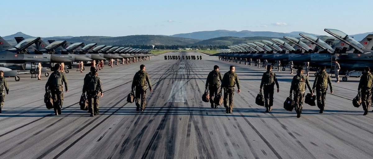 T_Nblty's tweet photo. Turkish Air Force 😎 https://t.co/wPwTb58hSG