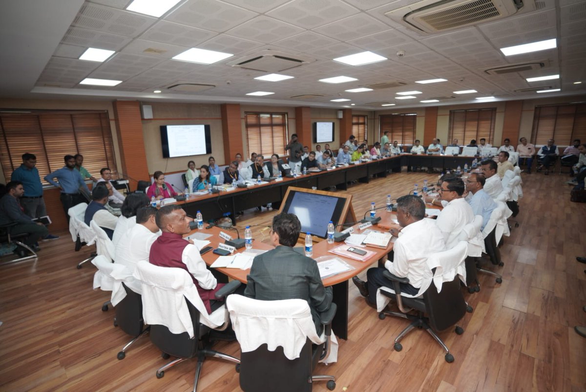NisithPramanik's tweet photo. An administrative meeting was held to review the Pradhan Mantri Cha Shramik Protsahan Yojana (PMCSPY) framework for year 2024–25 &amp; 2026–27.
The discussion focused on effective implementation of the scheme, strengthening welfare measures, and supporting the tea worker community. https://t.co/pve0qtetBN