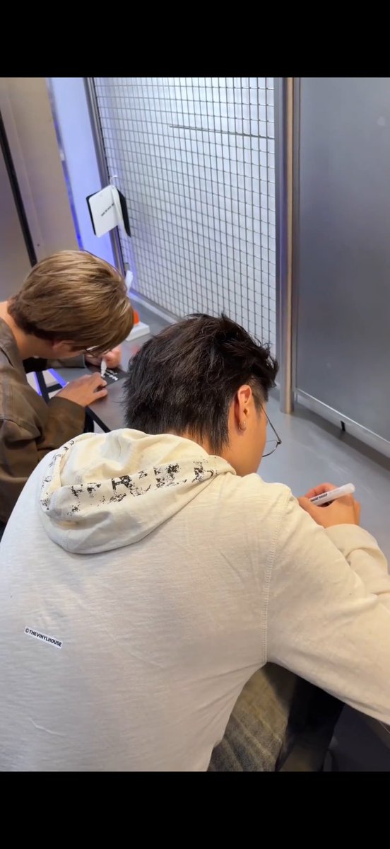 Fishiia1Fishiia's tweet photo. 🖊️📙🦁🦋 in #theSameE
#TREASURE #윤재혁 #haruto https://t.co/OJc3nnJlDv