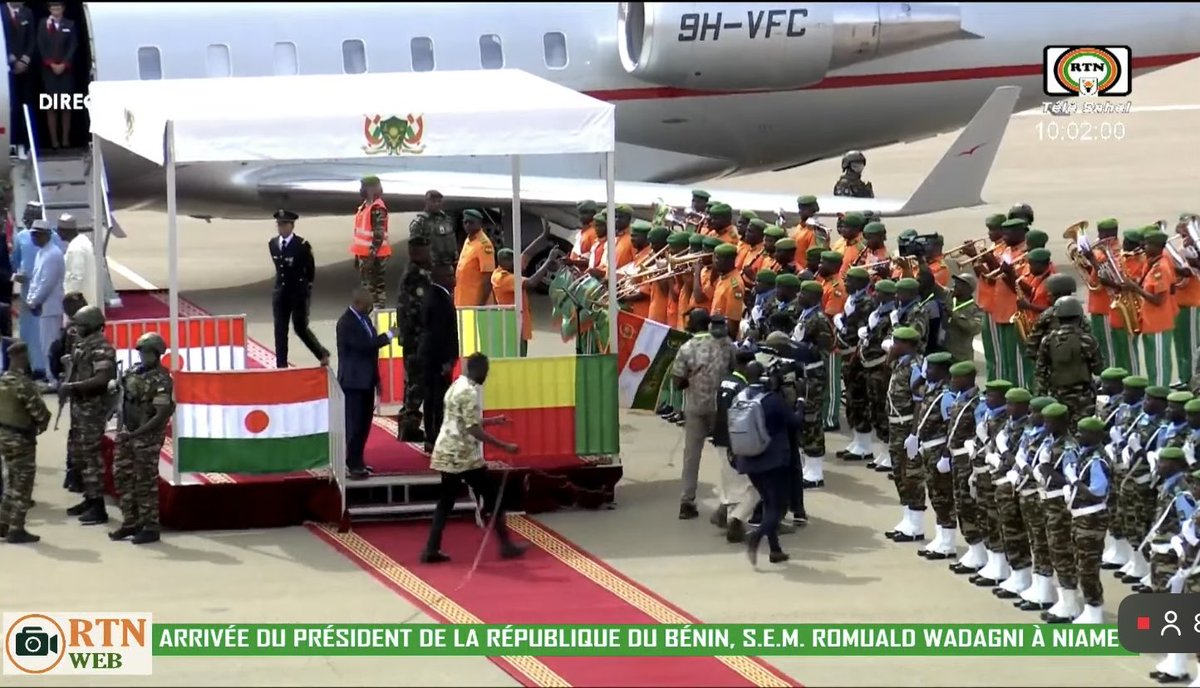 fabsenbln's tweet photo. #Niger🇳🇪 - #Benin‘s🇧🇯 new President Wadagni was welcomed by Gen. Tiani at Niamey Airport. Relations had recently been frosty. In the face of advancing #JNIM, #ISSP & closed borders, the visit offers potential for tackling shared problems & finding a path towards new cooperation. https://t.co/3XglQAzHOs