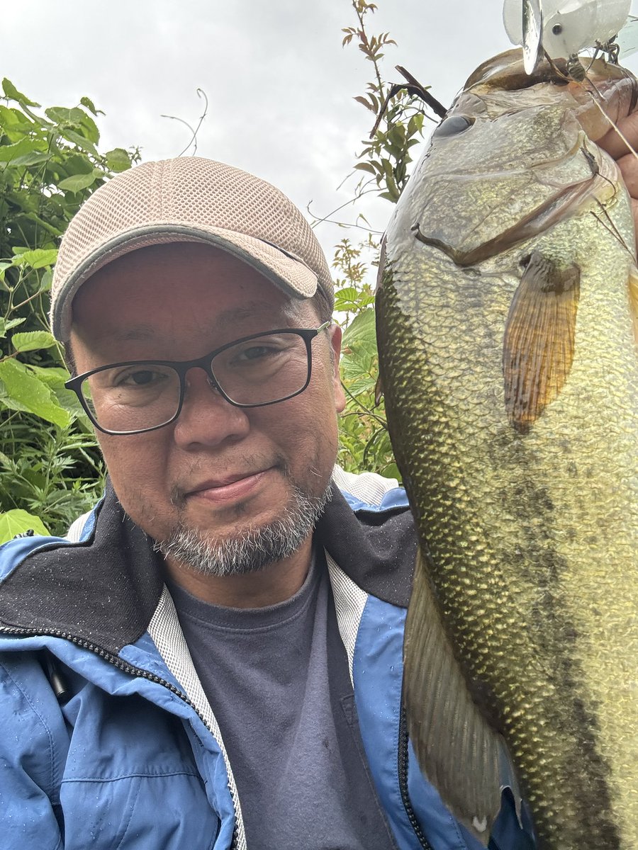 thtackle2's tweet photo. 縦方向のジョイントのバドをテストしています。ブレードの金属音とボディー同士が当たるゴトゴト音が良い感じです♫ https://t.co/qJgt8qmr9T