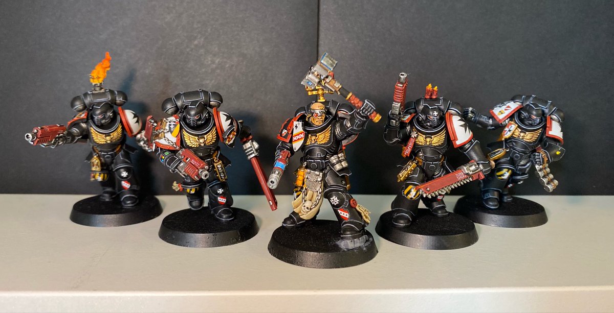 arcandrex's tweet photo. Dos escuadras listas y al completo. Pintadas, con sus insignias y pegatinas y barnizadas. A falta de las bases, me parece un resultado del que sentirme muy orgulloso. Y a pensar en los siguientes! https://t.co/JlKL8algZv