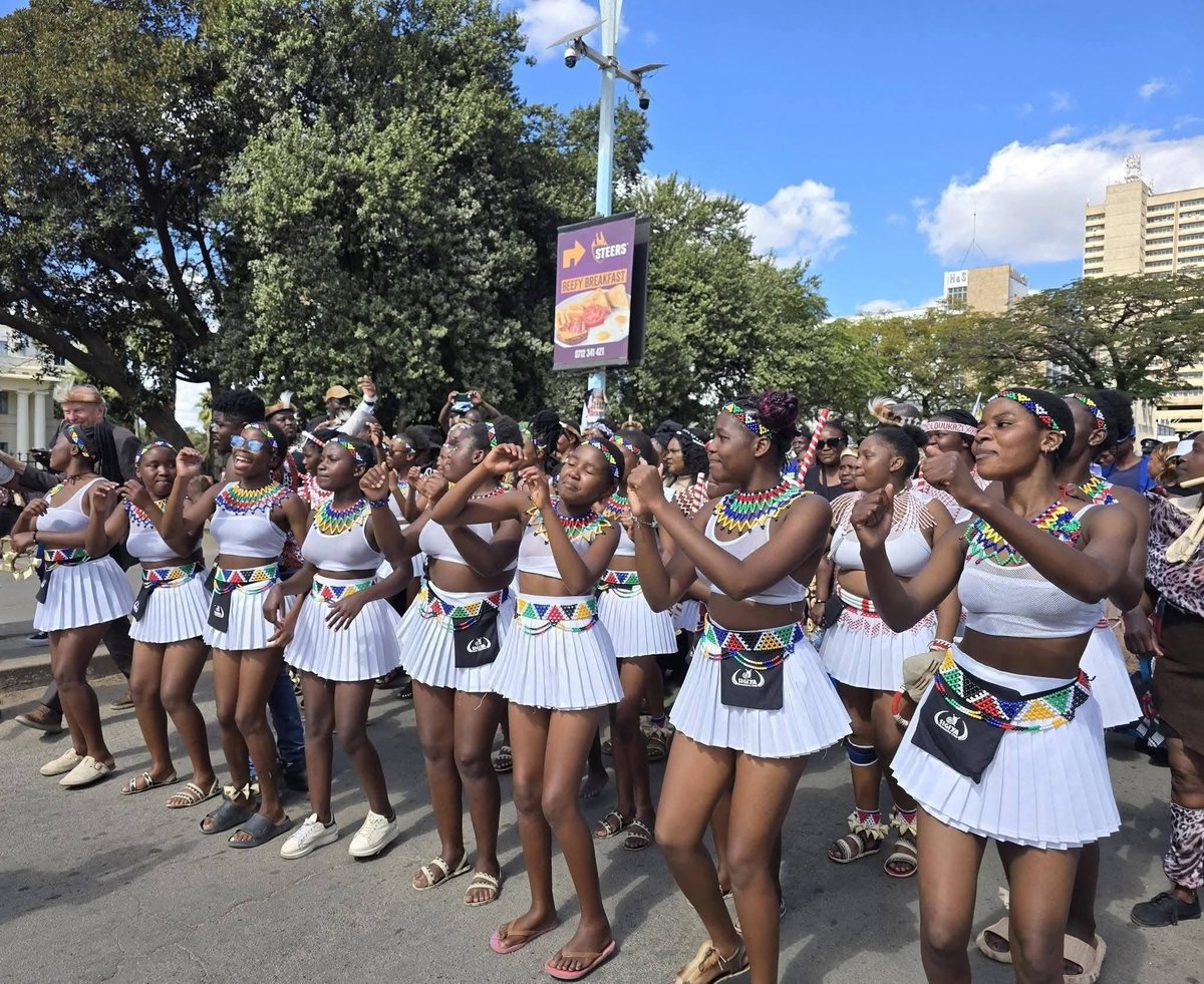 Am_Blujay's tweet photo. Bulawayo Zimbabwe's 2nd city celebrating 🍾  🇿🇼🇿🇼🇿🇼🇿🇼🇿🇼🇿🇼🇿🇼#BulawayoDay. Ndebele culture on full display..we love to see it ♥️ https://t.co/sarBjP8TeQ