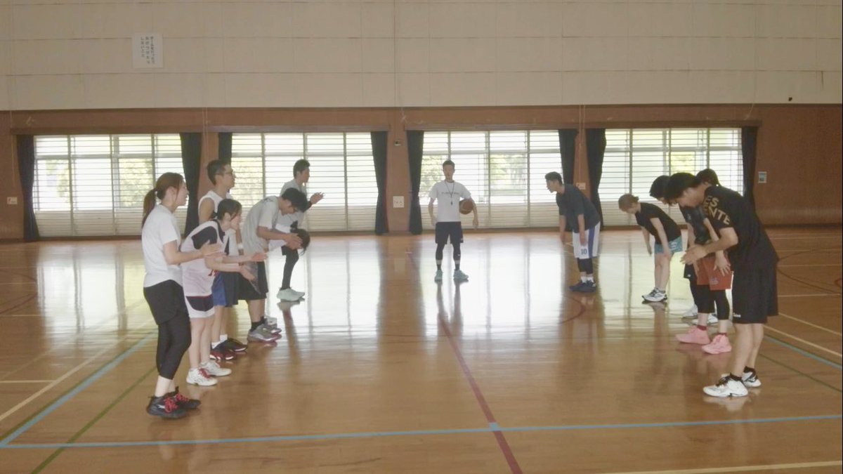 FCactive1's tweet photo. 【5/31超初級紅白戦🏀】

超初級おとバス練習会に参加しているメンバーやその他メンバーも集まって紅白戦⛹️‍♂️⛹️‍♀️

バスケ初心者でも、体力なくてもみんなで楽しんでプレーできました🙆‍♂️

久しぶりの人も含めてたくさん参加してもらってありがとうございました😆

お疲れ様でした❗️ https://t.co/U8M7mRpUI0