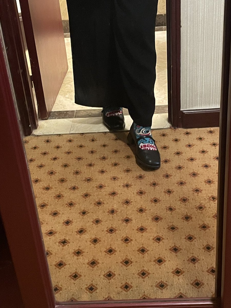 Keookie's tweet photo. hotelier dan kaos kaki angel blue ngejreng nya itu https://t.co/oSJbpUJMlF