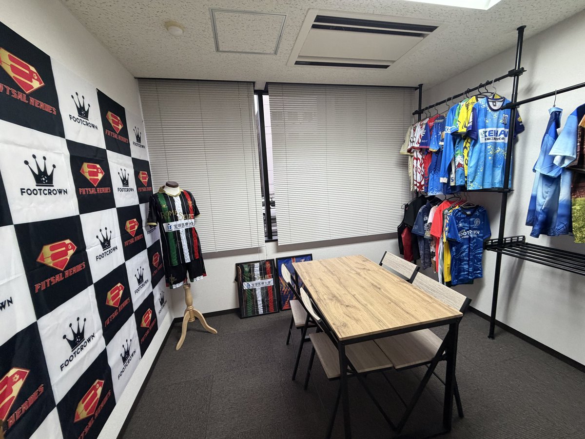 muta11muta's tweet photo. フットクラウンショールーム
出来てきました⚽️👑

遊びに来てください✨ https://t.co/ugS6zXJgVb