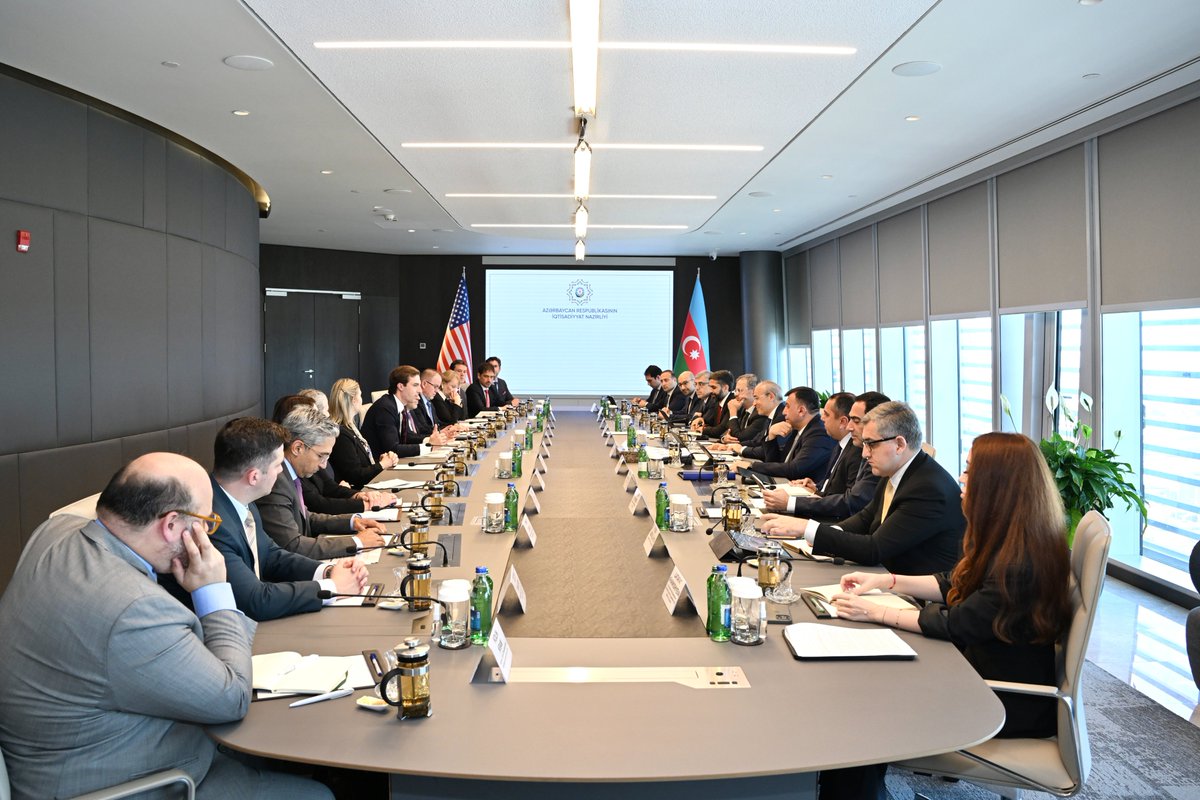 MinEconomyAZ's tweet photo. “Bakı Enerji Həftəsi” çərçivəsində iqtisadiyyat naziri Mikayıl Cabbarov ABŞ Dövlət katibinin iqtisadi, enerji və biznes məsələləri üzrə köməkçisi Keyleb Orr ilə görüşüb.
#EconomyAz https://t.co/iHf9JFAlw4
