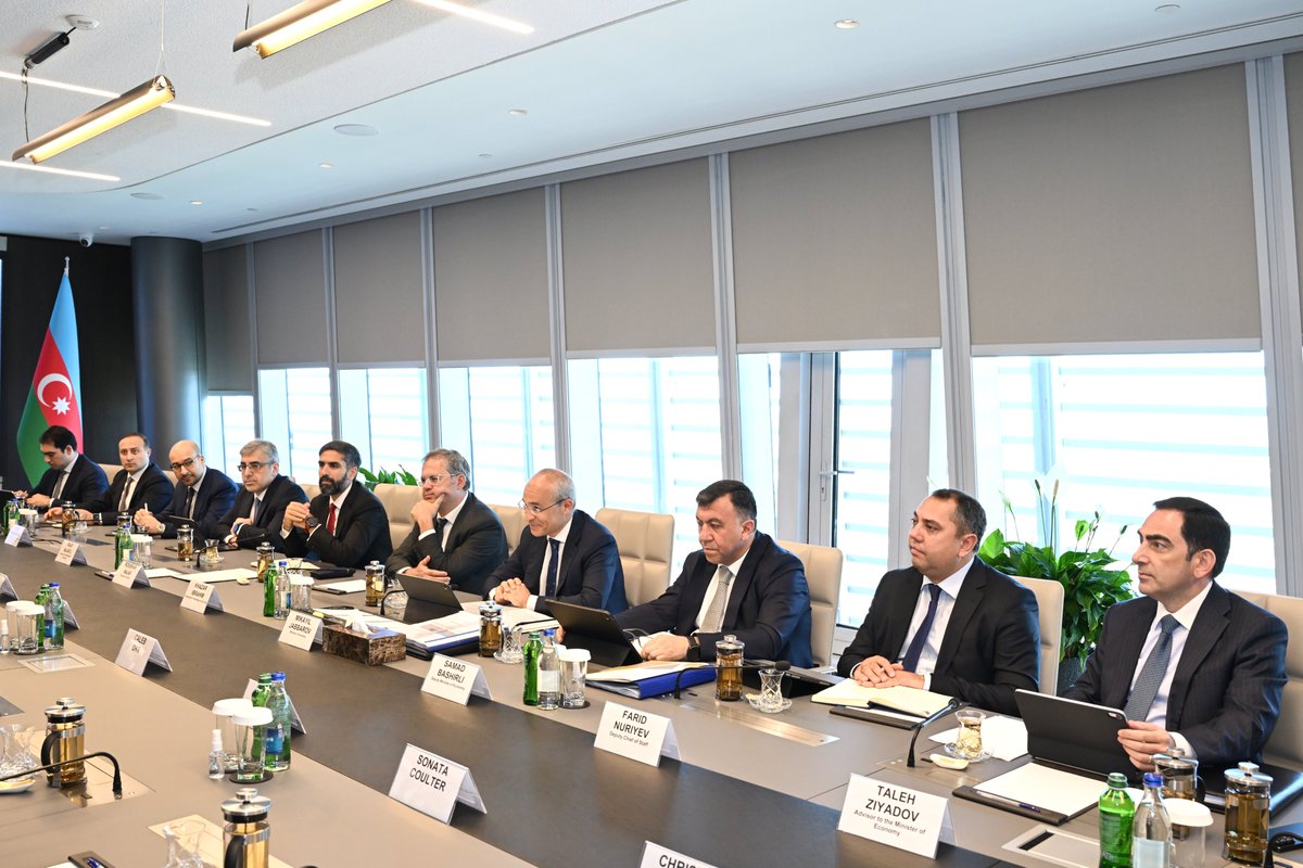 MinEconomyAZ's tweet photo. “Bakı Enerji Həftəsi” çərçivəsində iqtisadiyyat naziri Mikayıl Cabbarov ABŞ Dövlət katibinin iqtisadi, enerji və biznes məsələləri üzrə köməkçisi Keyleb Orr ilə görüşüb.
#EconomyAz https://t.co/iHf9JFAlw4