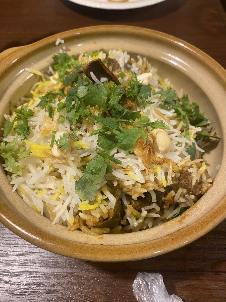 waradiru's tweet photo. 近所の美味いビリヤニ
カレーは普通だけどビリヤニ美味い https://t.co/bXSRaex7u4