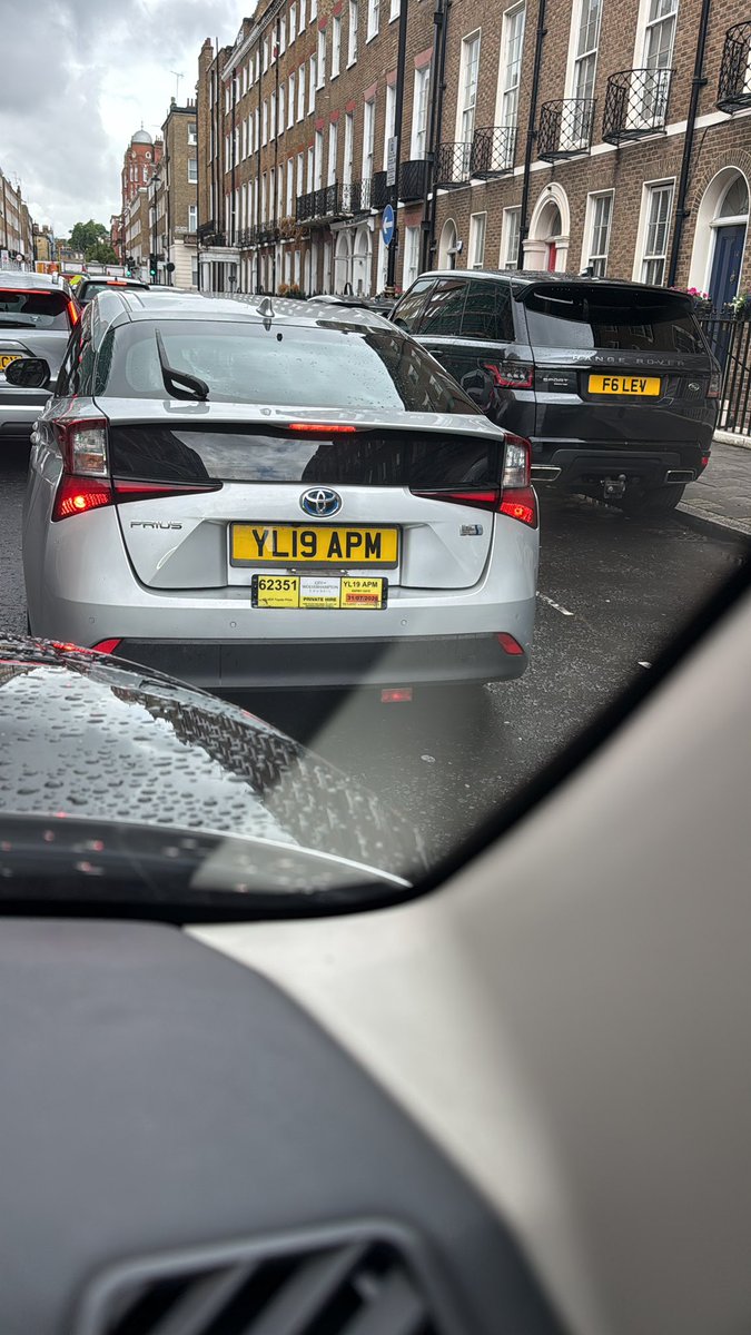 ldn_jc44's tweet photo. @TfLTPH @tfl how are you letting this go on. https://t.co/8c3XepLINJ