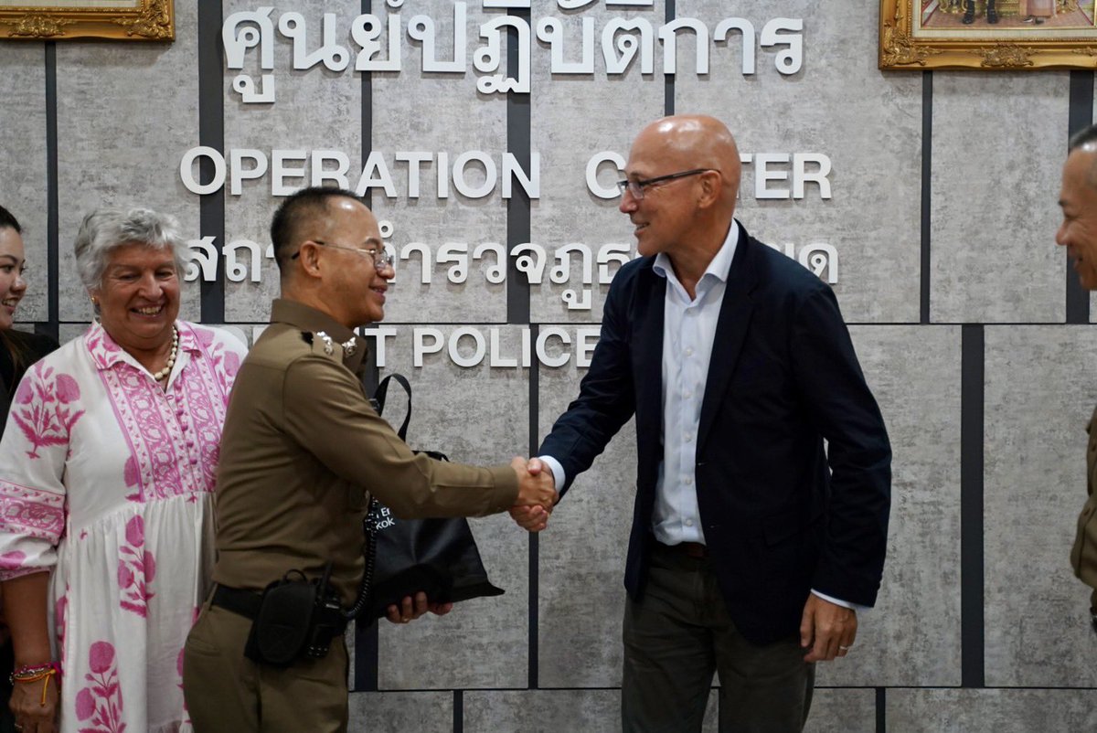 markgooding's tweet photo. Continuing our visit to #KohSamui with meetings with the Superintendant of Police to discuss road safety and with Koh Samui Hospital to thank them for their assistance to British people on the island. https://t.co/tZ154K4P8R