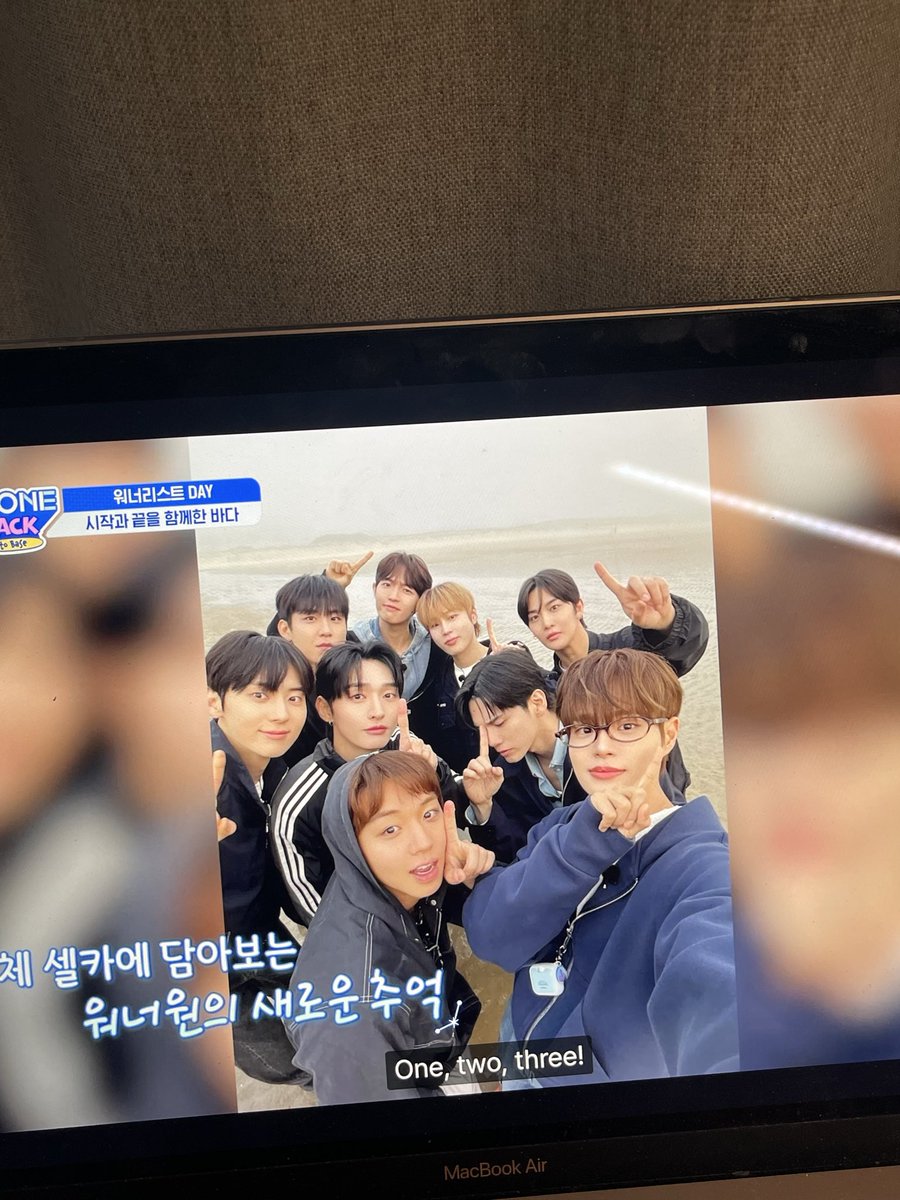 bewithyouW1's tweet photo. Thank you for coming back
Uri Wanna One 🖤🤍
#WannaOne #WannaOne_Go https://t.co/NT7a3dogO3