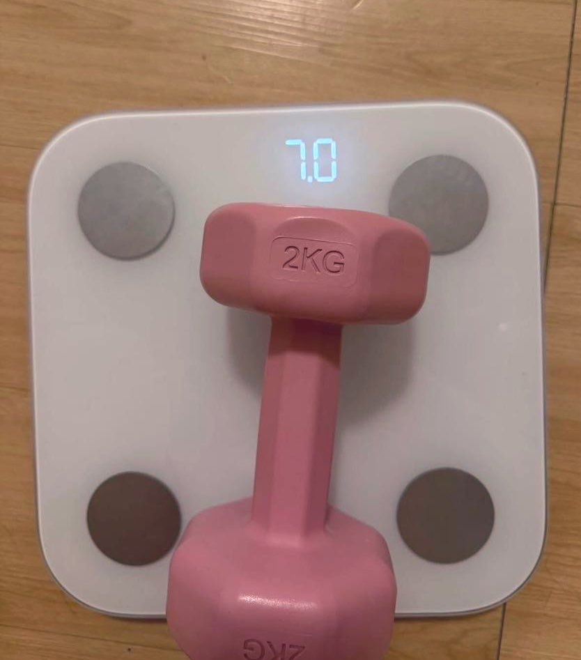 i_samarhere's tweet photo. Hey @grok can explain why a 2KG dumbell weight  7KG ?? https://t.co/E7STqds46O