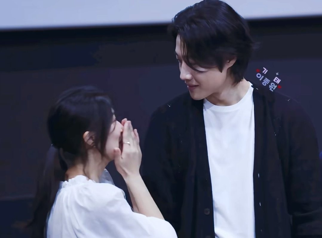 11012000__'s tweet photo. Jongwon: An actress like Kim Hye-yoon... I don't think I would have joined the Salmokji project if it wasn't for her. i thought i should brag about being able to film with her up to 3 generations, and even now i still brag about it to my nephews

#kimhyeyoon #김혜윤 https://t.co/JpO07cJZBE
