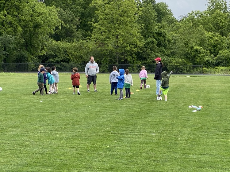 FloRoElem's tweet photo. We had so much fun during our grades K and 1 Field Days. Thanks to the many volunteers who helped us out! https://t.co/zGa4v3Nw77