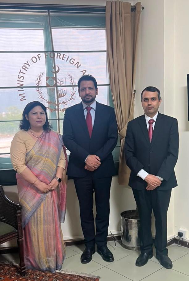 NepEmbIsb's tweet photo. Ambassador Rita Dhital paid a courtesy call on H. E. Dr.  Syed Ali Asad Gillani, Additional Secretary, Asia Pacific, MoFA. She congratulated him for the new responsibility, &amp; they agreed to unite efforts to further strengthening close relations between Nepal &amp; Pakistan. 🇳🇵🤝🇵🇰 https://t.co/yonTw0fMOu