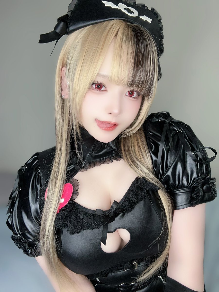 moyu0707's tweet photo. 黒ナースさんは好きかな？💉🖤 https://t.co/NjscxnigSD