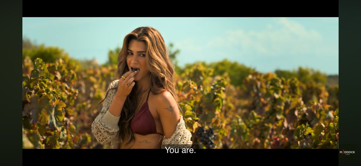 KumarAkash40384's tweet photo. #Cocktail2Trailer is decent it helps to create the hype specially #KritiSanon look beautiful and hot 🥵. The location in trailer is amazing fabulous. Tumhi ho Bandhu background Mai hai it feels so much good please release that song. https://t.co/94gVsU31aN