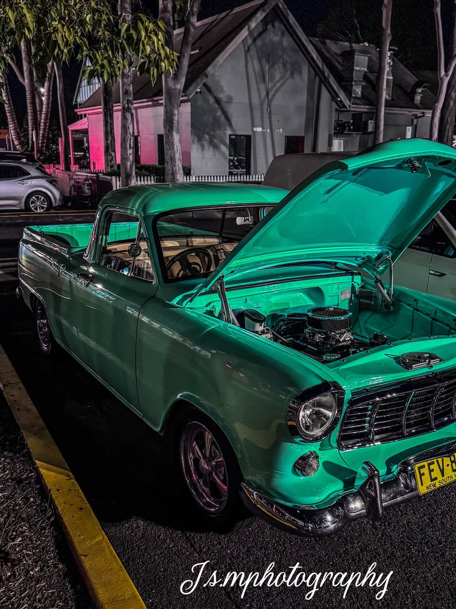 MozemoCraft's tweet photo. 📸🔥 @j.s.mphotography_ capturing the atmosphere and rides from the latest Cars under the stars Car Meet in Sydney, Australia. 🇦🇺🚗

A great turnout with plenty of quality builds rocking our Custom LED Bonnet/Hood Prop Holder Displays. 👌
🛒🛍️ SHOP NOW ➡️ https://t.co/SfoFtFuYsk https://t.co/4sZunHnEdv