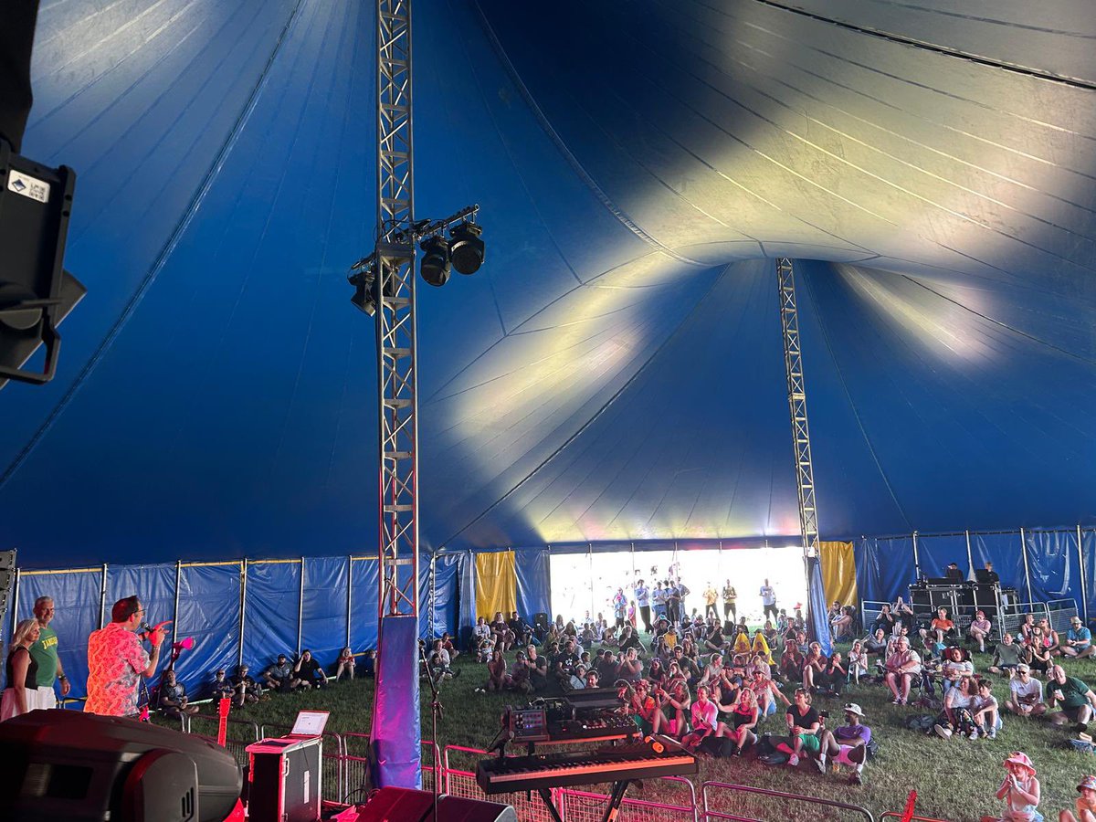 jonnyawsum's tweet photo. Wild weekend playing @WychwoodFest @execornexchange @IrlamLive and Just the Tonic, Reading. Loads of miles and loads of laughs and the most beautiful weather - got pretty tanned driving and my car has a roof 🤣 Thank you to all who organised and came along - fun times 🤘🎸 https://t.co/wrJAGbQBlD