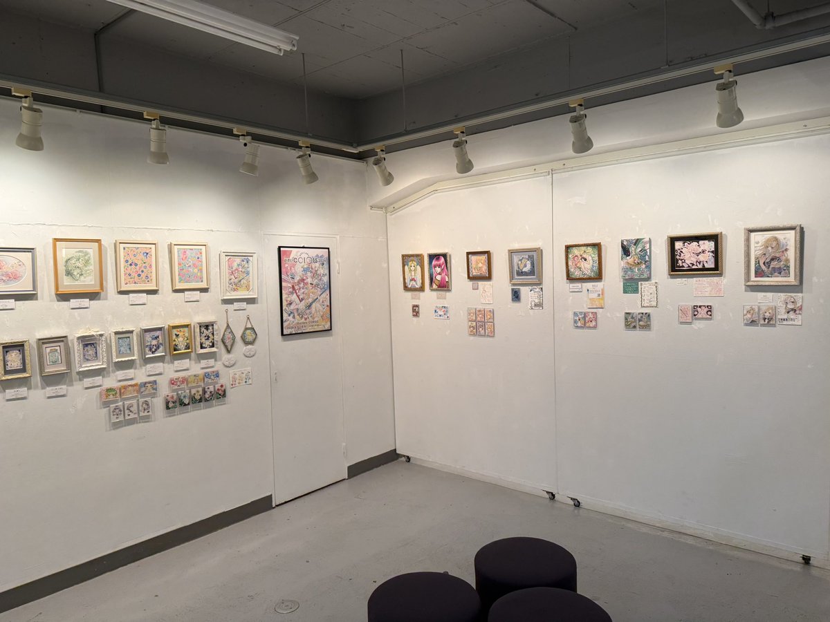 ARTs_LABo's tweet photo. ARTs*LABo 小さいcolors2026｜展示が大体終わりました。未チェック、未調整ですが現在の様子です。キャプション、プロフィールカード、ATCなど、何かお気付きの点がありましたらメールにてご連絡下さい。明日6/3 16:00スタートです！　#ARTsLABo https://t.co/bKwOKgZsxF