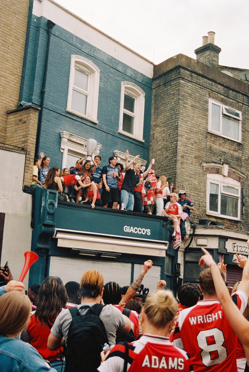 MaddoLuu's tweet photo. Arsenal Parade captured on film ❤️ https://t.co/nMWvmqIHDA