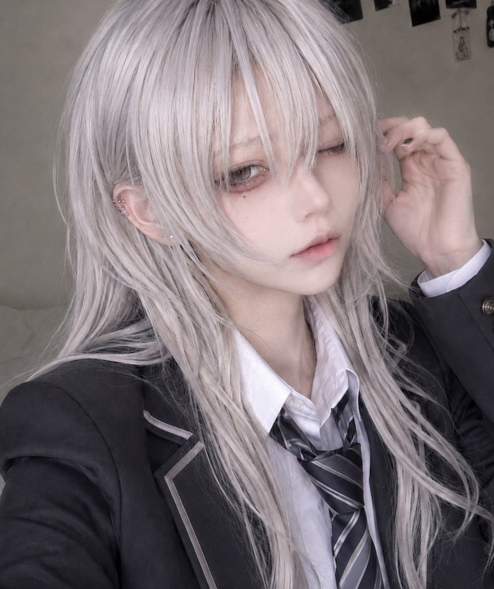 muropoun's tweet photo. 雨って嫌やなぁ
 #灰宮先輩  #灰宮先輩は怖くてかわいい https://t.co/47KyIZixQv