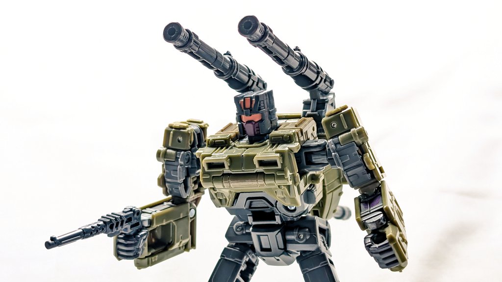 Meat_Lamb's tweet photo. #トランスフォーマー 
コンバッティコン ブロウル
腕組み　肩キャノン
足キャノン　キャノン https://t.co/7vJu4gMkq1