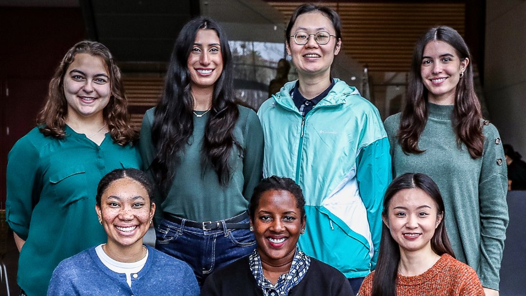 StanfordDeptMed's tweet photo. #StanDOM's @MelodySmithMD &amp; her lab explore how gut bacteria &amp; #antibiotic use could influence remission rates, side effects &amp; outcomes for patients with #BloodCancers. https://t.co/1zuvqPP4zB https://t.co/h46kKKlDqD