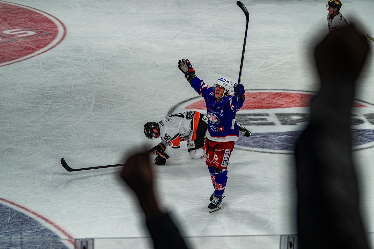 VIFhockey's tweet photo. SERIEOPPSETTET ER KLART!

Stavanger Oilers blir motstander i hjemmepremieren, årets største hockeyklassiker spilles i Romjulen og tre av topplagene fra forrige sesong er motstandere på de seks første kampene. 

Se oppsettet her: 
https://t.co/b0ItAfpTyY

#helejordal  #vifhockey https://t.co/ExQjYsCY7C