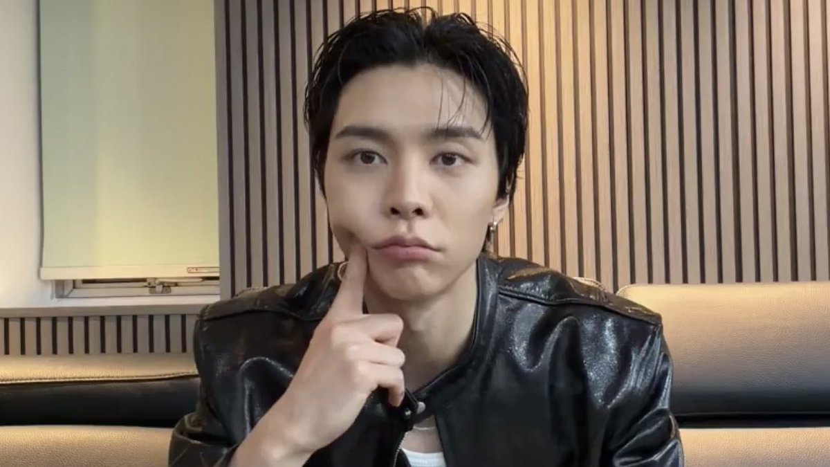 suhnified's tweet photo. I just feel like posting johnny with slicked back hair🥰 https://t.co/j9c5NRtR51