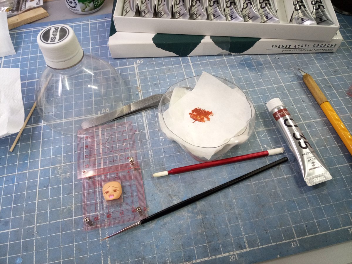 HS_Wooper's tweet photo. という事で出来たフェイスサポートを使って
シャーペンの下書きを
アクリル絵具「U-35」を使用して2段階目の下書き！

色がしっかり濃くなったのでイメージが着きましたね！

しかしフェイスサポートかなり便利です！ https://t.co/GFDyuE9LID