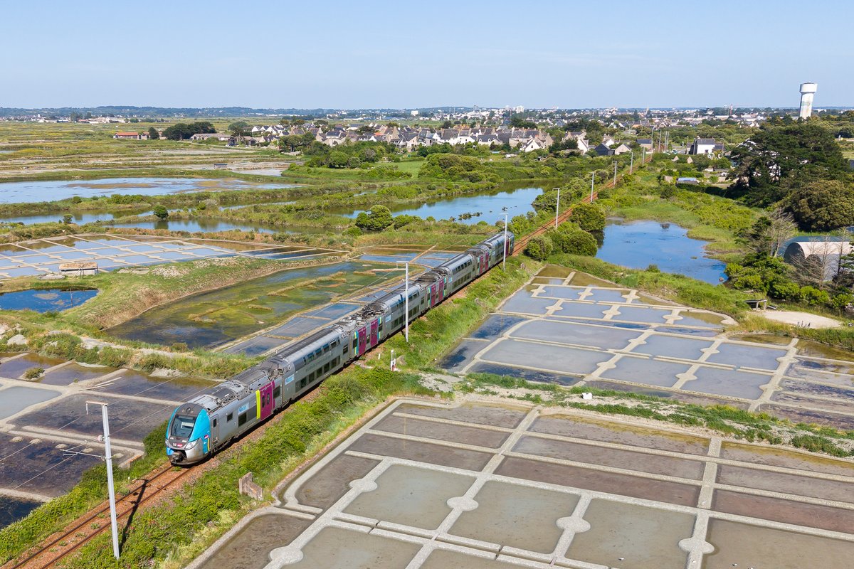WVerguet's tweet photo. Batz-sur-Mer (44) - 21.50.2026
Regio 2N entre Nantes et Le Croisic
#TERpays2laloire #TERpaysdelaloire #aleop
#SNCF https://t.co/NZBzIkTsKd
