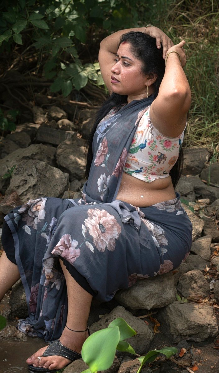 Oye_Ninne_X's tweet photo. Siri Naidu aka Thota Durga 

Perfect lapaki vibes 🥵🔥 https://t.co/DN9hCezsxV
