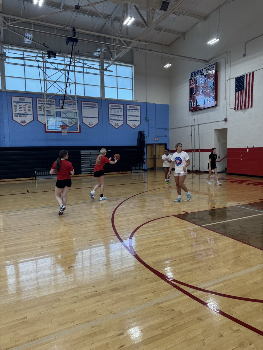 WJHS_LadyHoops's tweet photo. Excited to get to work this summer with these girls!! Day 1 of Open Gym summer edition complete🏀✔️ https://t.co/JB1zWiB0H5