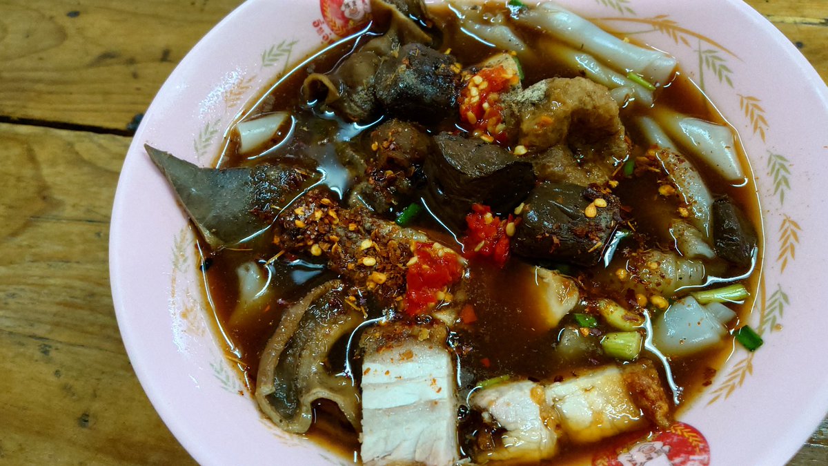 MovieMove5's tweet photo. มื้อค่ำ ก๋วยจั๊บน้ำข้น https://t.co/xRwy0jqdNk