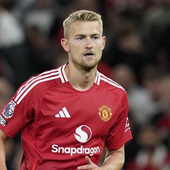 SimplyUtd's tweet photo. 🚨 BY THE WAY! 

Let's not forget that De Ligt still has that remarkable record of every manager he's played under getting sacked within a season. 😏 Hope this end with Carrick in charge https://t.co/BzHcrf3Dcv