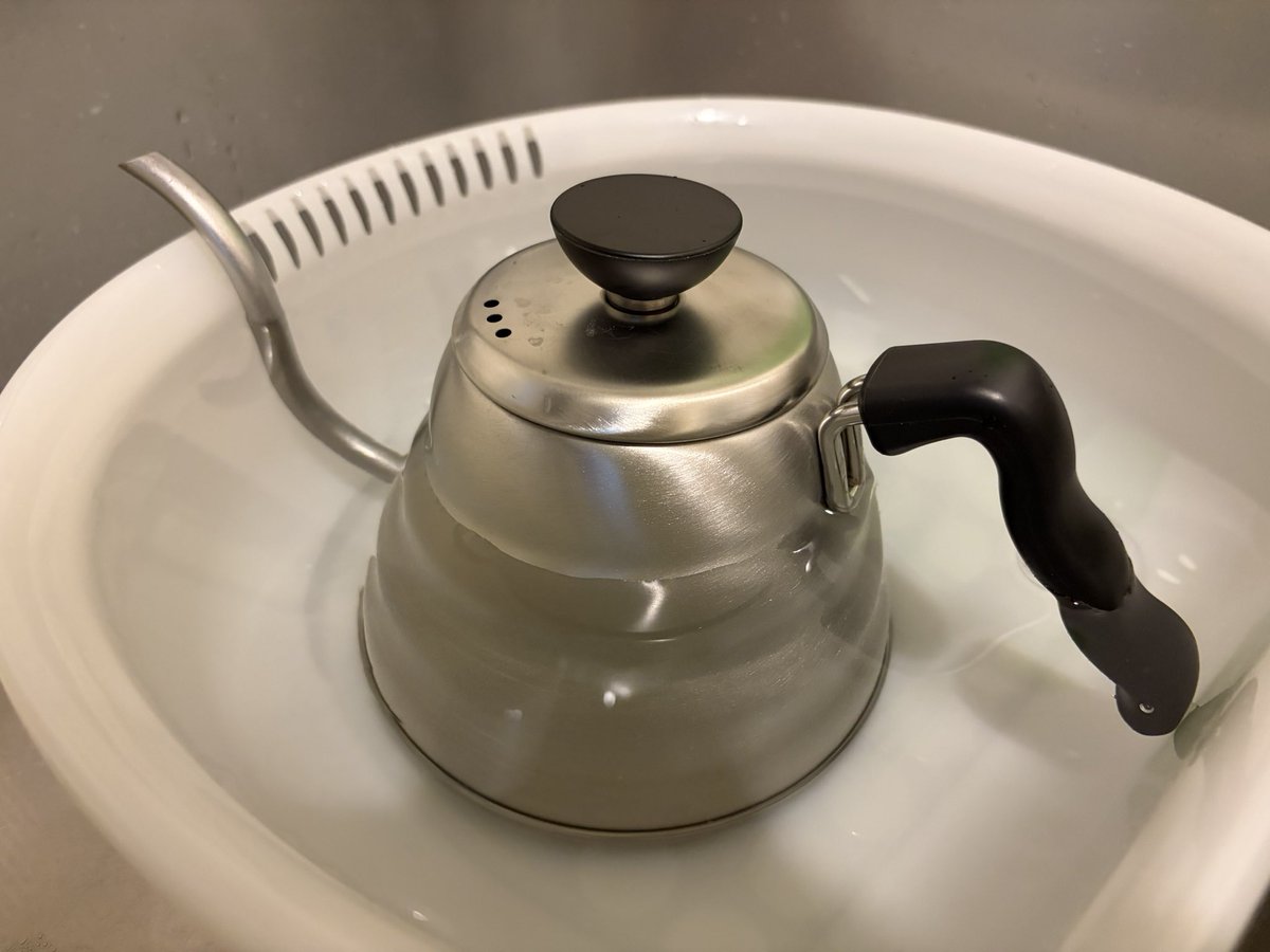 future0840mirai's tweet photo. ドリップコーヒー用のポット
最近は麦茶作りで大活躍！笑 https://t.co/UXFEcqydEx