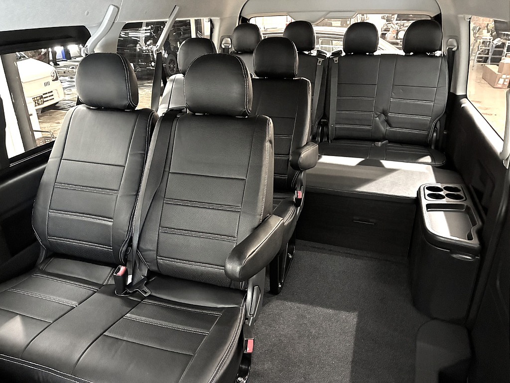 flexcarlife's tweet photo. 新型ハイエース 9型10人乗りワゴンGL 4WD新車✨
ブラックマイカのFLEXカスタム車 入庫🚘

🏡内装｜12.1型後席モニター / スマートベッド / シートカバー
⚙️外装｜バルベロ17AW×ナスカー / フロントスポイラー / LEDテール

詳細はこちら🔗 https://t.co/ocLt1sTF29

#9型ハイエース #ワゴンGL #車中泊 https://t.co/1pBS8HZXVk
