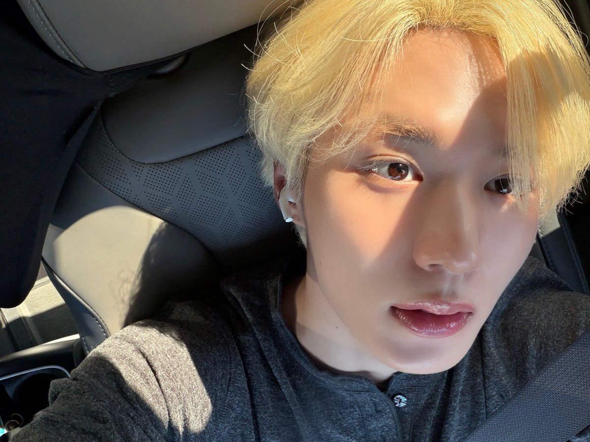 ALD1_official's tweet photo. 풍경 모으기 너무 재밌다

#ALPHADRIVEONE #ALD1
#알파드라이브원
#JUNSEO #준서 https://t.co/W3rjPAVRsA