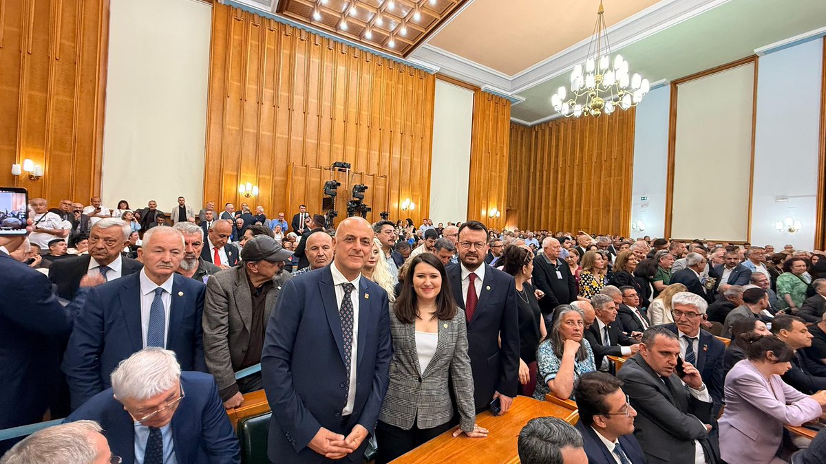 seref_arpaci's tweet photo. Seçilmiş Genel Başkanımız Özgür Özel’i, partimizin haftalık TBMM grup toplantısında dinliyoruz. https://t.co/UEMcGZsXN2