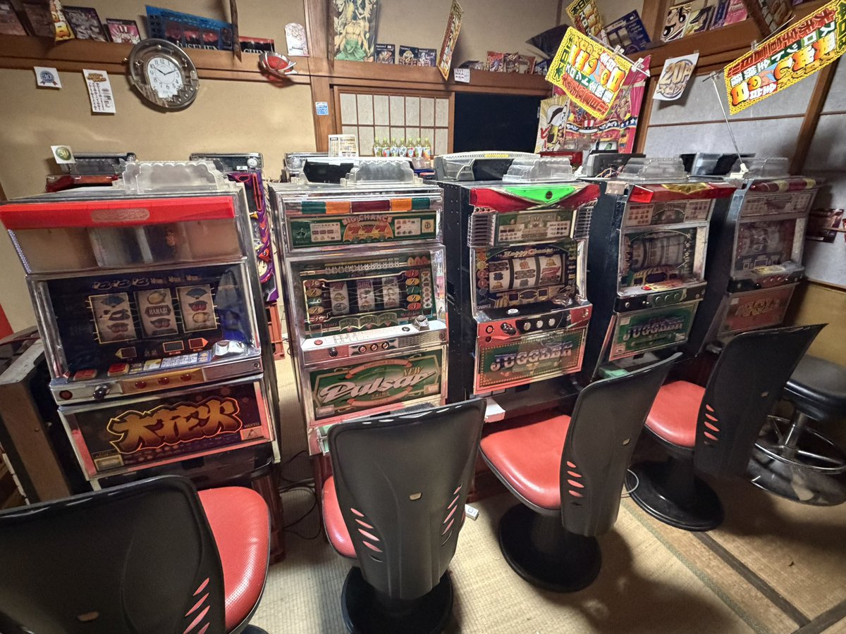 ougonFUKUI's tweet photo. お久しぶりです！　ジャグラーコーナー10スロ増大で移動しました。　こちら側はA-TYPEコーナーにリニューアル！　大花火ノーマルver導入しました！ https://t.co/rsO99bTSAW