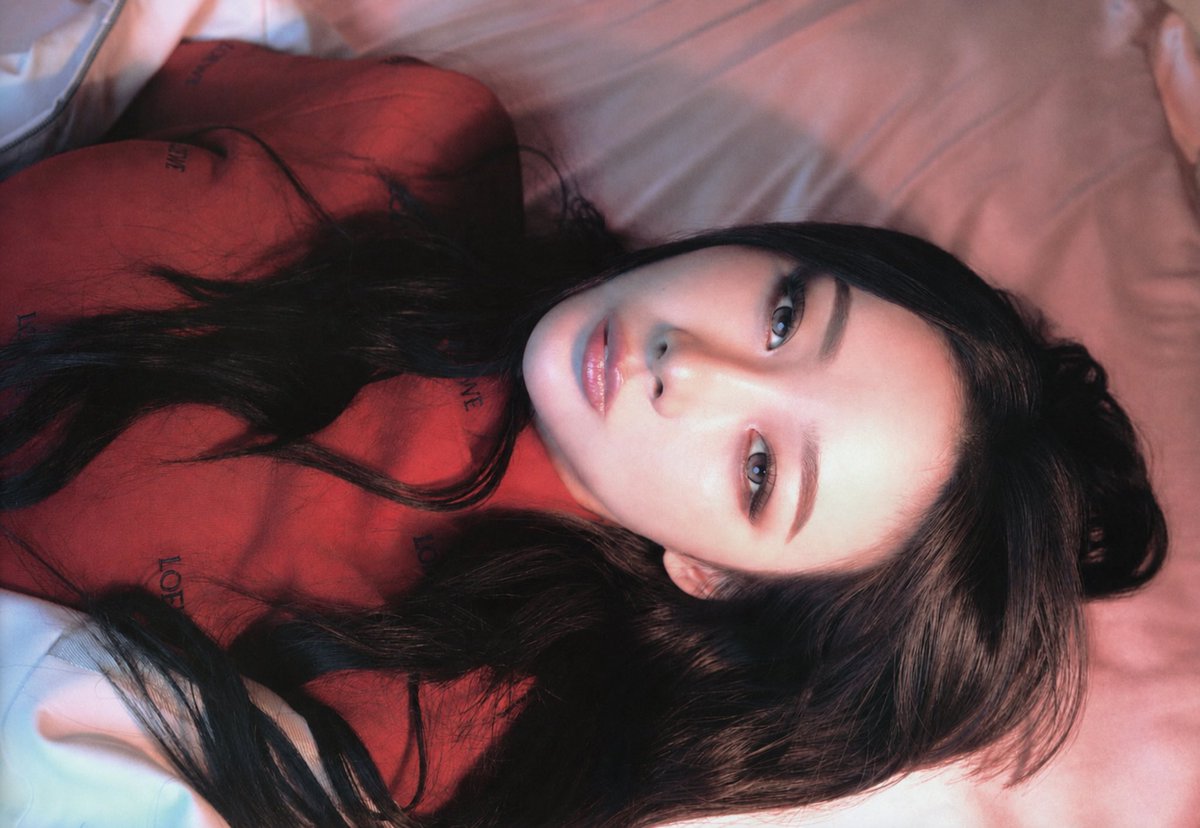 hourlygisellee's tweet photo. Her face card is worth so much it could solve the global economy https://t.co/C72xEMDo3b